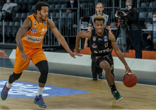 现代足球越 现代足球越